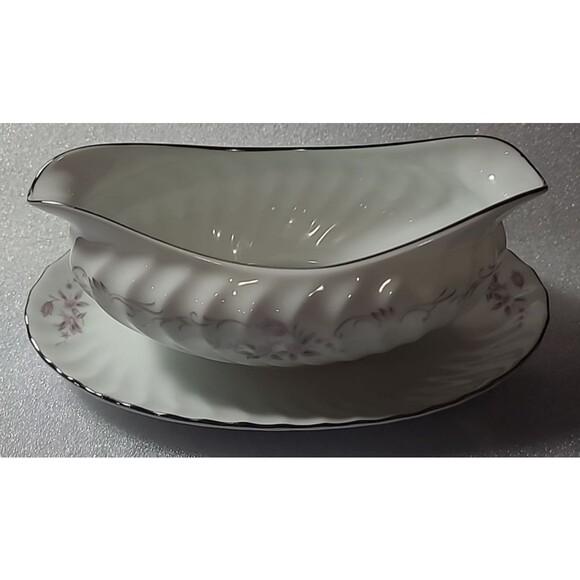 Beautiful Gold Standard Genuine Porcelain China Gravy Bowl with Attached Tray - Picture 2 of 6